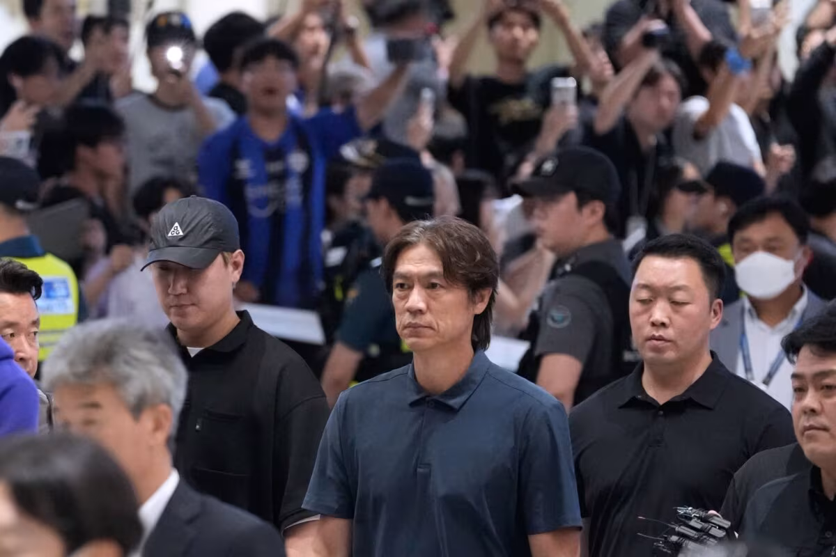 Aficionados reciben con abucheos a la Selección de Corea del Sur tras eliminación en el Mundial