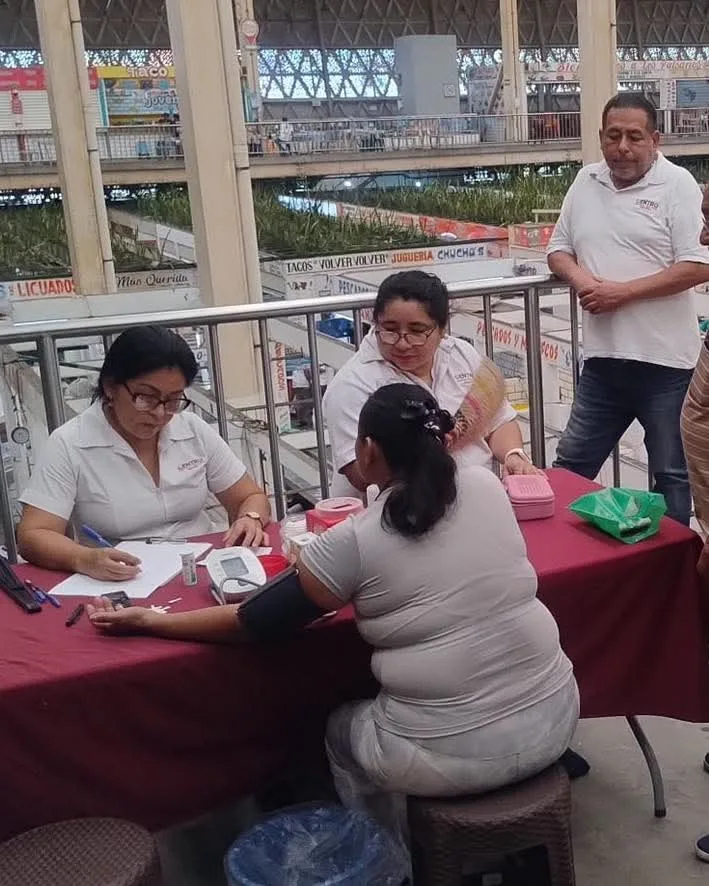 Brigadas Médicas de Atención Comunitaria acercan servicios preventivos a mercados de Centro