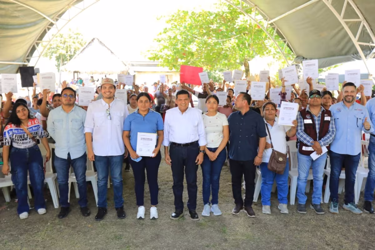 Entrega Javier May constancia de Pescando Vida a 100 ostricultoras de Cárdenas; las mujeres son parte importante en el desarrollo de Tabasco reconoció