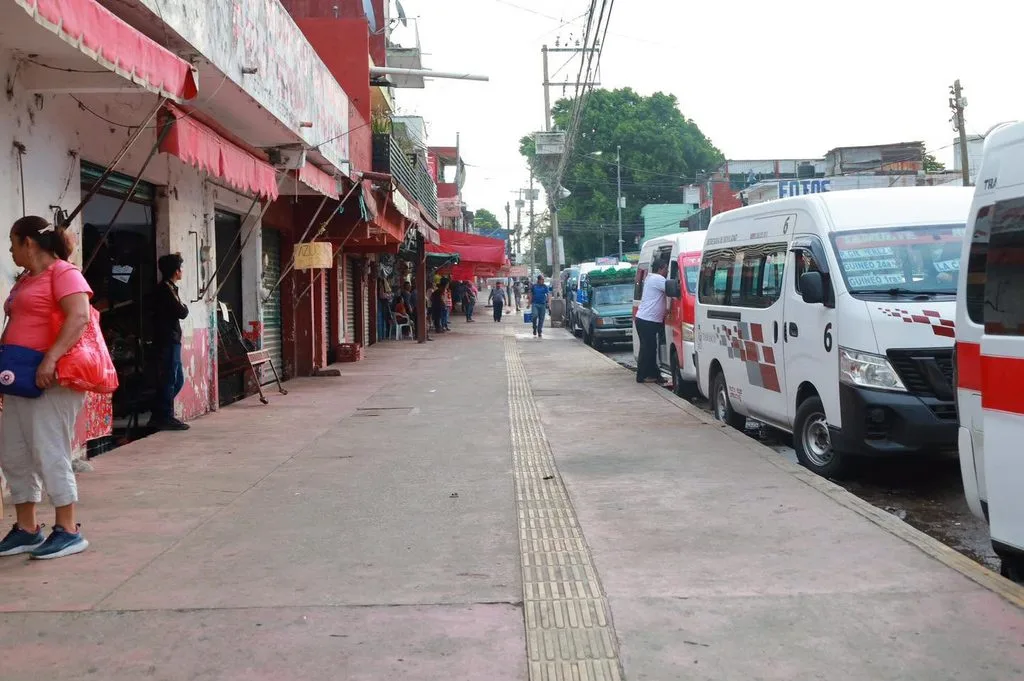 Ayuntamiento de Centro recupera espacios públicos en alrededores del mercado Miguel Orrico de los Llanos