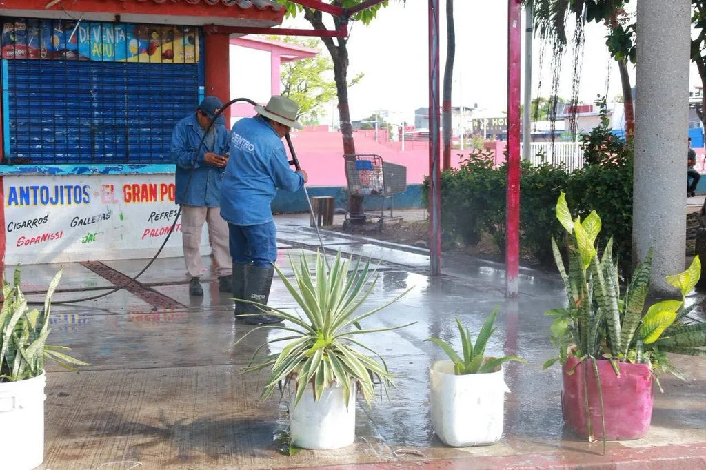 Ayuntamiento de Centro recupera espacios públicos en alrededores del mercado Miguel Orrico de los Llanos