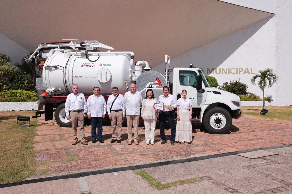Yolanda Osuna fortalece al SAS con nuevo camión Vactor donado por Pemex