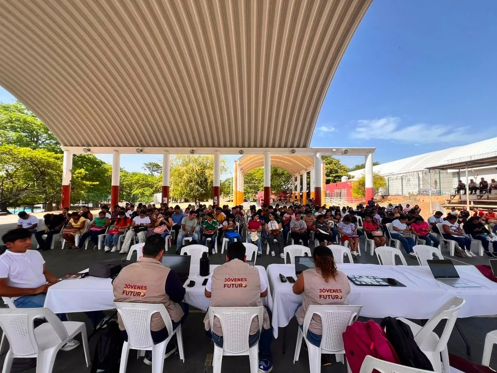 Más de 350 jóvenes construyendo reciben atención y seguimiento en Villahermosa