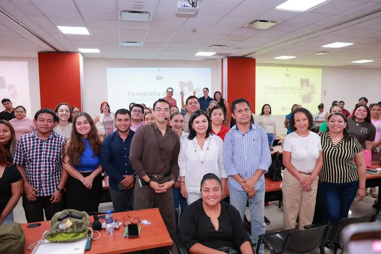 Más de 170 emprendedores fortalecen sus habilidades con taller de fotografía en Centro