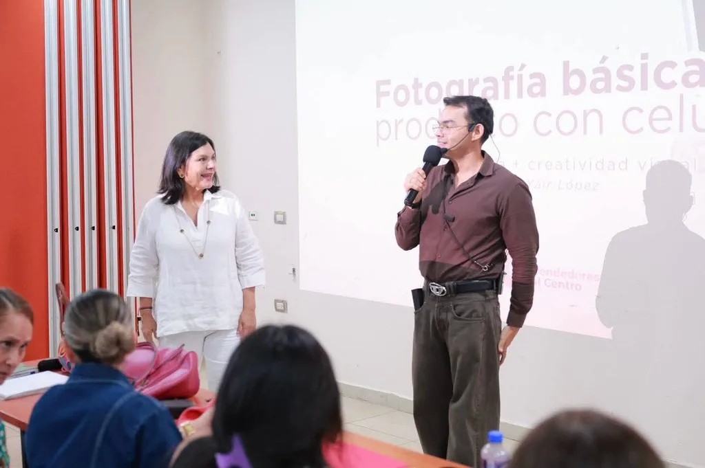 Más de 170 emprendedores fortalecen sus habilidades con taller de fotografía en Centro